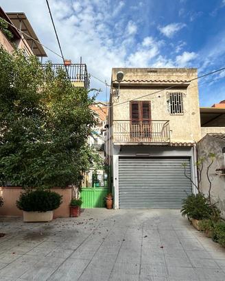 2 LOCALI A PALERMO