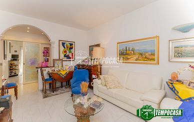 3 locali con cucina abitabile e 2 balconi.