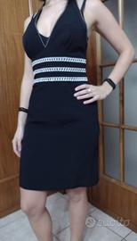 Vestito nero allacciato al collo