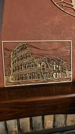 Quadro in legno traforato Colosseo – 40×25 cm – fa