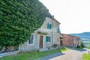 porzione-di-casa-in-sasso-a-baiso-con-terreno-e-st