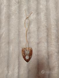 ciondolo africano in legno 