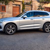 Volvo XC60 D4 R-Design – tetto panoramico 