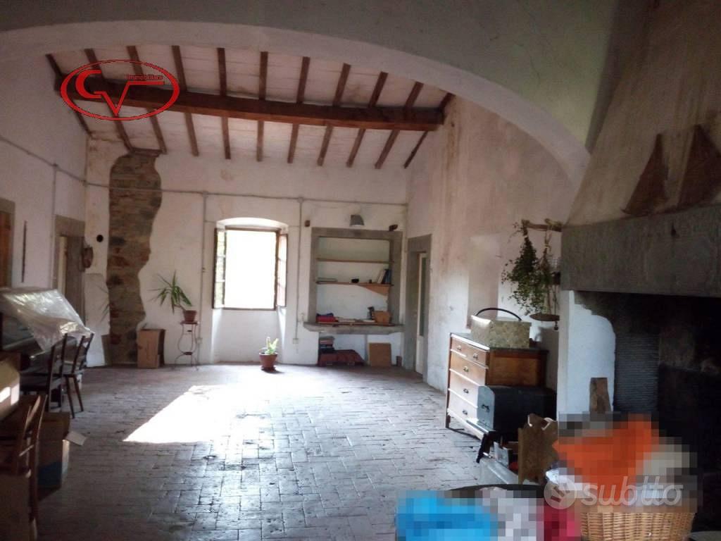 Rustico / Casale di 450 m² con più di 5 locali a L - Vista 5