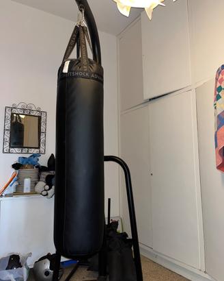Sacco da boxe con struttura e pesi