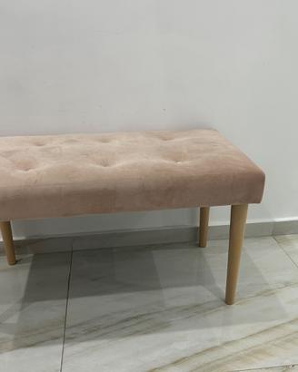 Panca rosa con piedi in legno