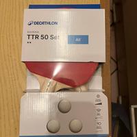 Racchette e palline da ping pong