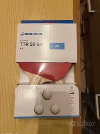 Racchette e palline da ping pong