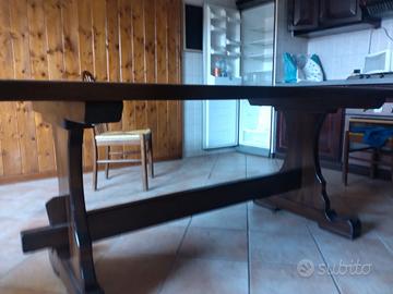 Tavolo in noce con 10 sedie 