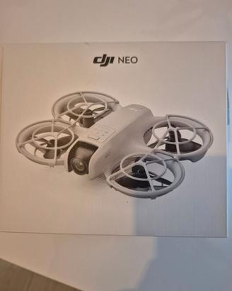Drone DJ NEO con custodia, come nuovo.