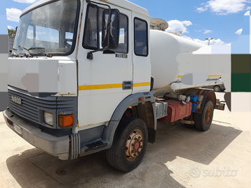Camion Iveco 135.17 autobotte