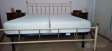 Letto matrimoniale completo di rete e materassi