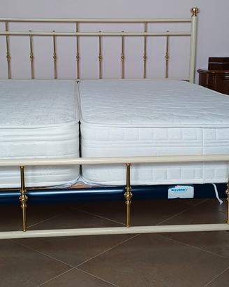 Letto matrimoniale completo di rete e materassi
