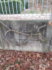 aratri ferro e legno vecchi