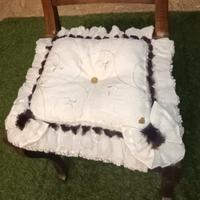 sedia antica impagliata con cuscino fatto a mano