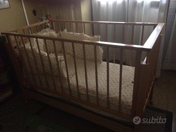 Lettino in legno per bambini