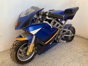 Minimoto raffreddata a liquido Blata replica