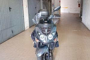 sym 200 con mantella antipioggia