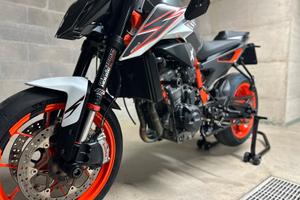 KTM 890R full Akra