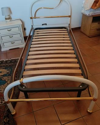 Struttura letto con doghe 