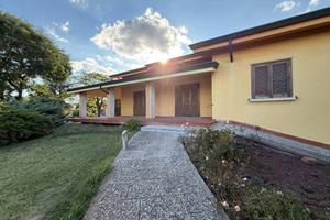 Villa di 370 m² con più di 5 locali a Borgo Mantov