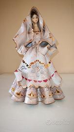 Donna sarda in ceramica 