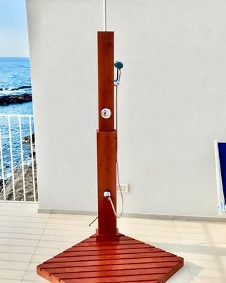 Doccia da Esterno in Legno e Acciaio