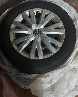  4 gomme + cerchioni + copricerchione a 200 euro