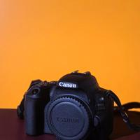 Fotocamera canon 200D corpo macchina + batterie