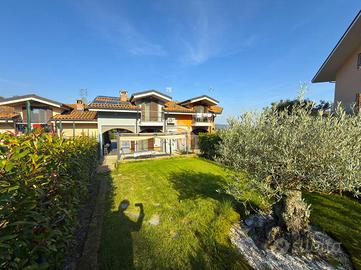 VILLA A SCHIERA A GIAVENO