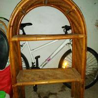 Mobile libreria in bambù arcuato