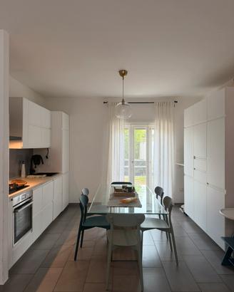 Cucina con colonne dispensa  IKEA
