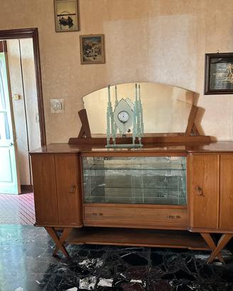 Sideboard con vetrina e specchio