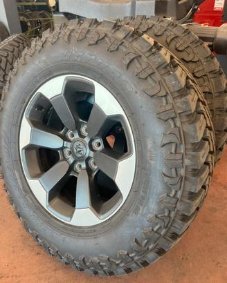 Cerchi e gomme dodge ram
