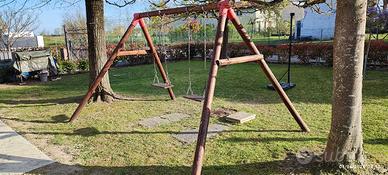 altalena  in legno da esterno 