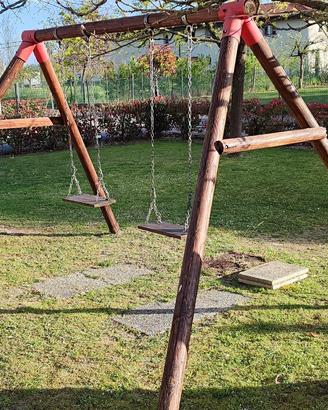 altalena  in legno da esterno 