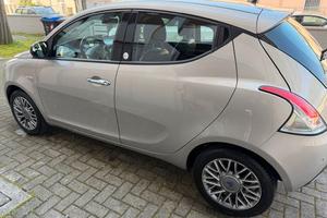 Lancia Y versione platino