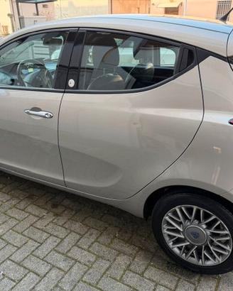 Lancia Y versione platino