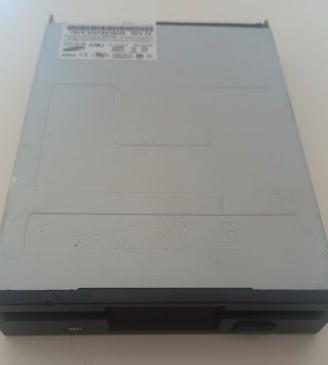 Drive floppy 3,5 pollici  1,44 MB
