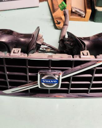 Volvo S60 calandra con logo e specchietti 