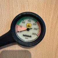 Erogatore e manometro sub