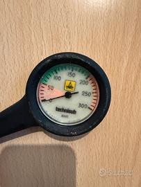 Erogatore e manometro sub