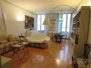Appartamento di 260 m² con 5 locali a Reggio Emili