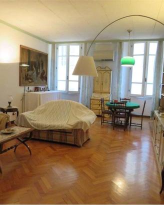 Appartamento di 260 m² con 5 locali a Reggio Emili