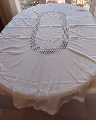 Tovaglia vintage ovale ricamata a mano con bordo