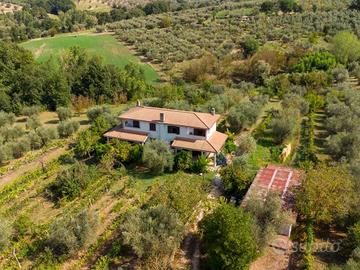 Villa di 436 m² con più di 5 locali e box auto dop