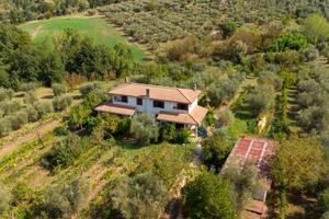 Villa di 436 m² con più di 5 locali e box auto dop