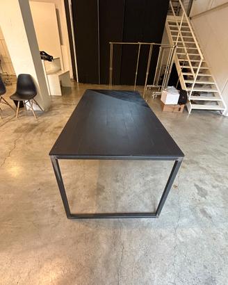 Tavolo design in ferro e legno