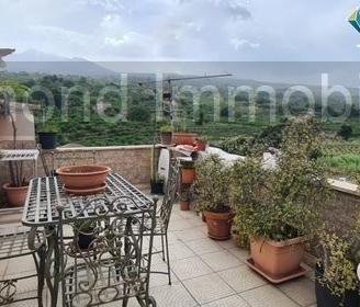 Rifinita casa semi-indipendente a Giarre centro