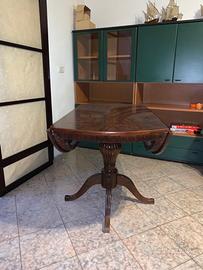 Tavolo in noce con ali pieghevoli